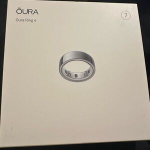 Oura Ring 4 in Shiny Silver